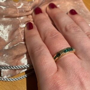 Vintage 14K Gold Emerald Textured Band - Size 7 💚
